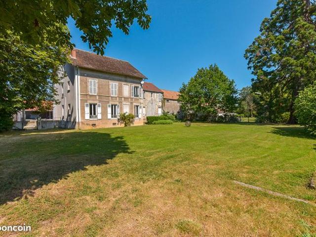Propriété 7 pièces 362 m²