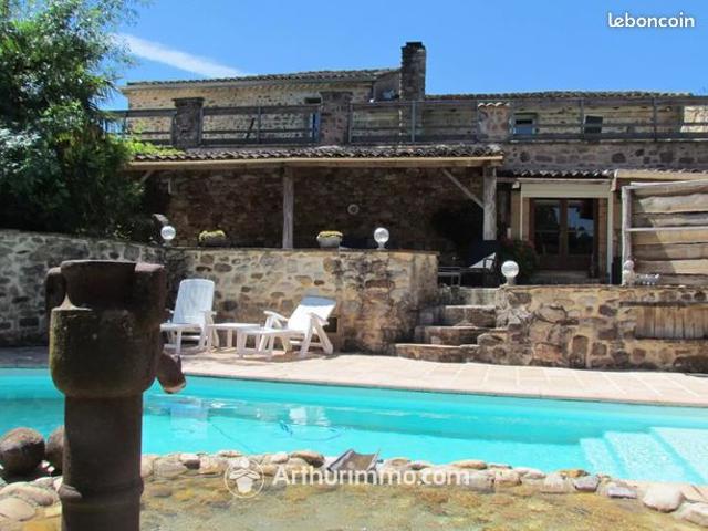 Propriété 7 pièces 407 m²