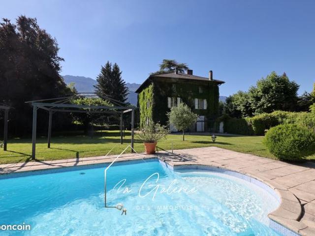 Propriété 7 pièces 400 m²