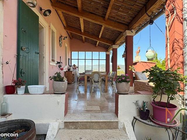 Propriété 7 pièces 445 m²