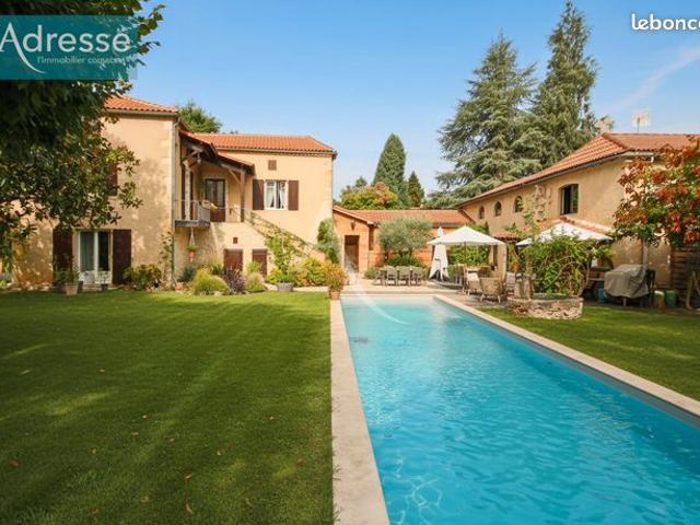 Propriété 7 pièces 543 m²