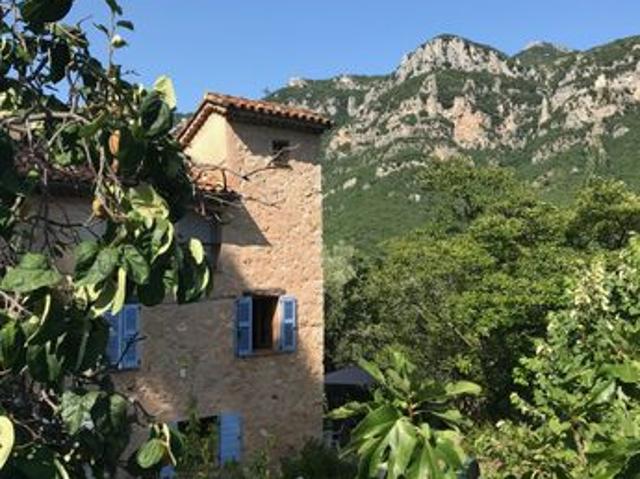 Propriété 7 pièces 98 m²