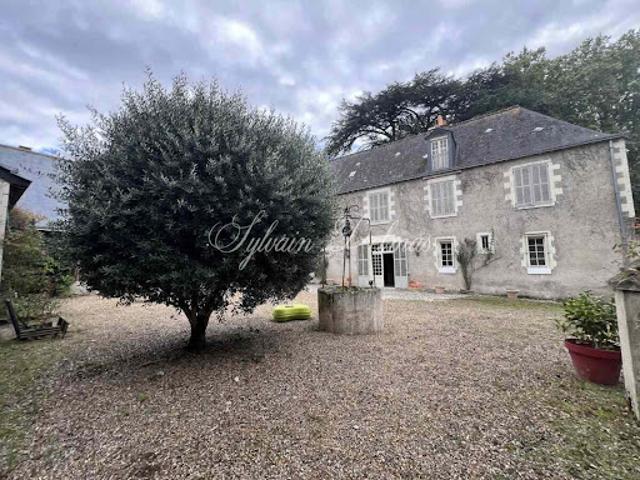 Propriété avec piscine et jardin