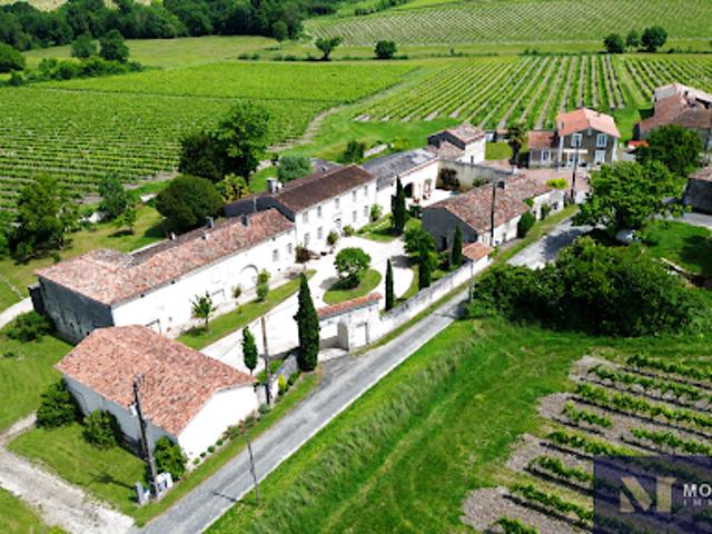 Propriété avec piscine et jardin