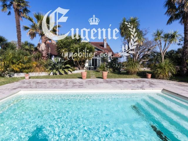 Propriété 450M²+Parc arboré + Piscine avec Gîtes