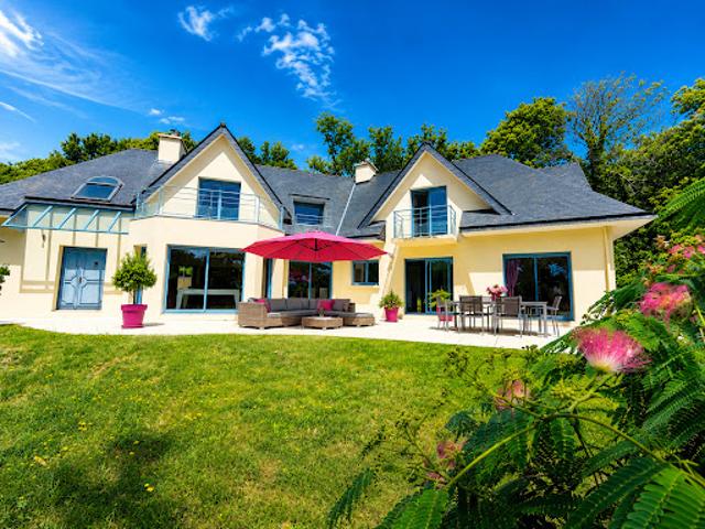 Propriété avec piscine et jardin