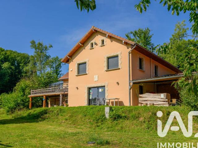 Propriété avec piscine et jardin