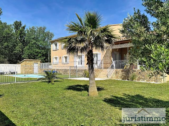 Villa contemporaine 4 chambres, garages, jardin et piscine