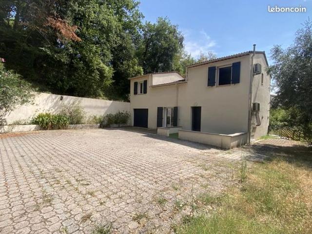 Propriété 4 pièces 114 m²