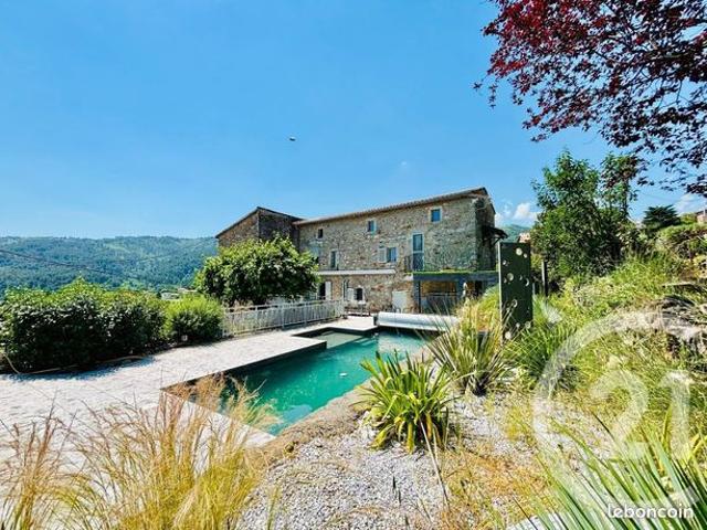 Propriété 4 pièces 125 m²
