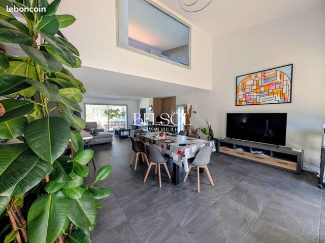 Propriété 4 pièces 123 m²