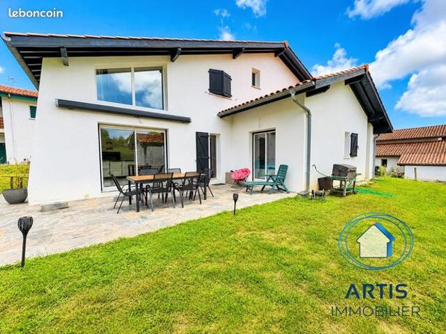 Propriété 4 pièces 135 m²