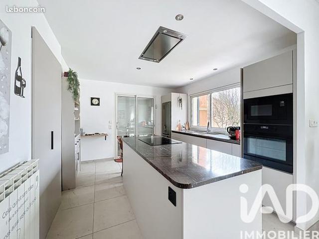 Propriété 4 pièces 136 m²