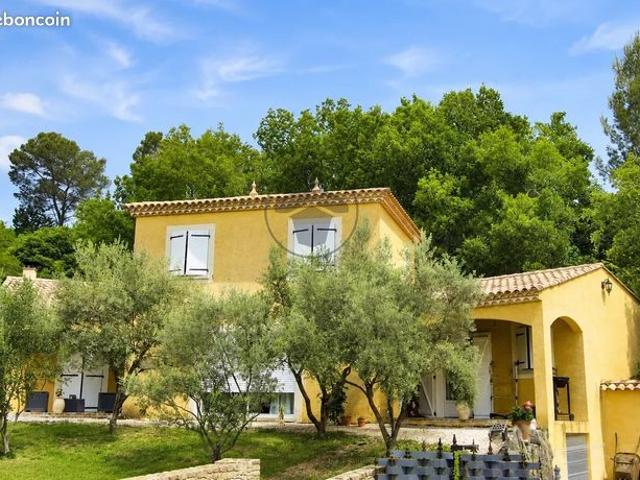 Propriété 4 pièces 136 m²