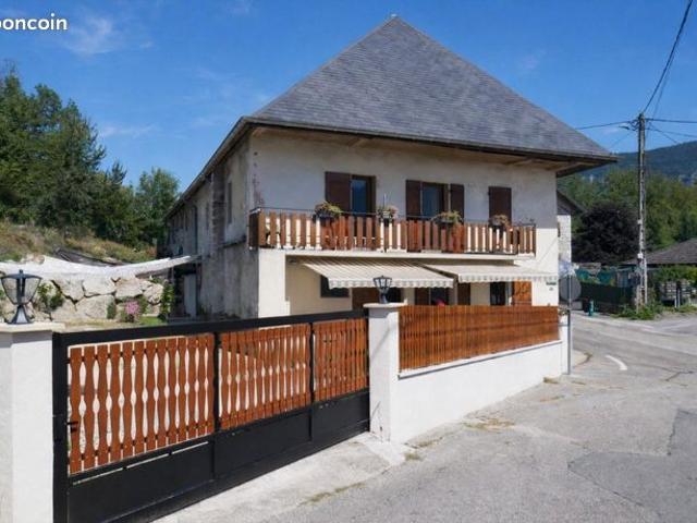 Propriété 4 pièces 130 m²