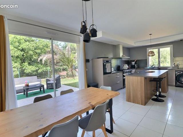 Propriété 4 pièces 130 m²
