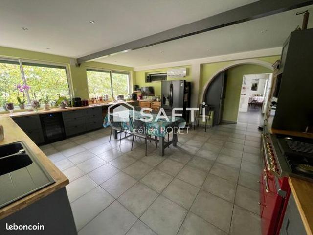 Propriété 4 pièces 133 m²