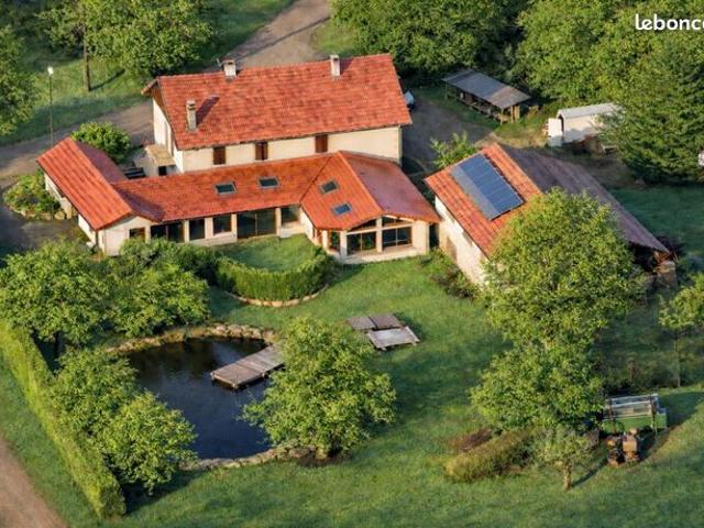 Propriété 4 pièces 144 m²