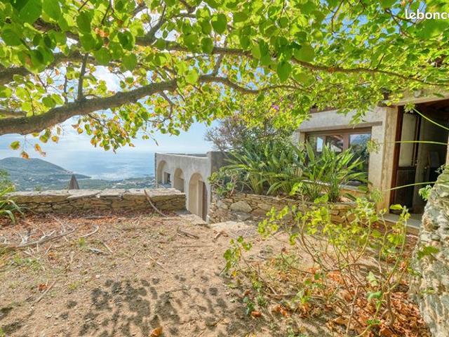 Propriété 4 pièces 147 m²