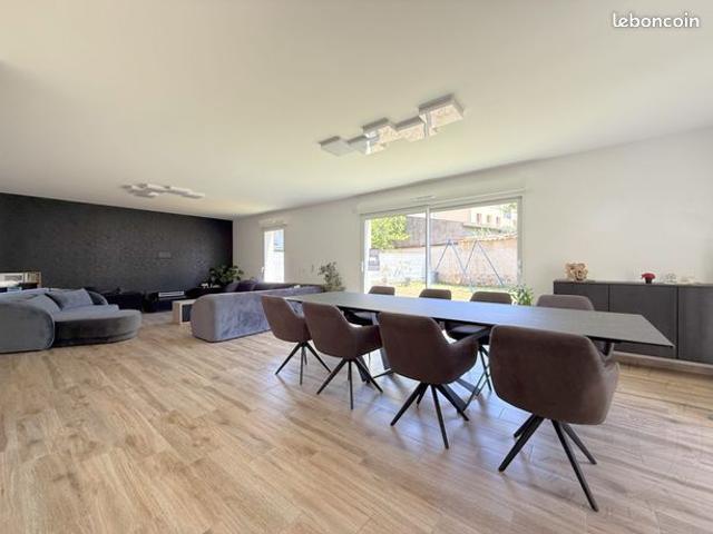 Propriété 4 pièces 147 m²
