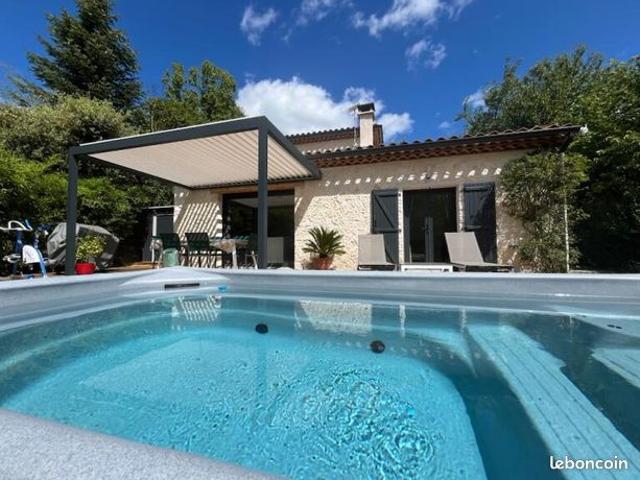 Propriété 4 pièces 147 m²