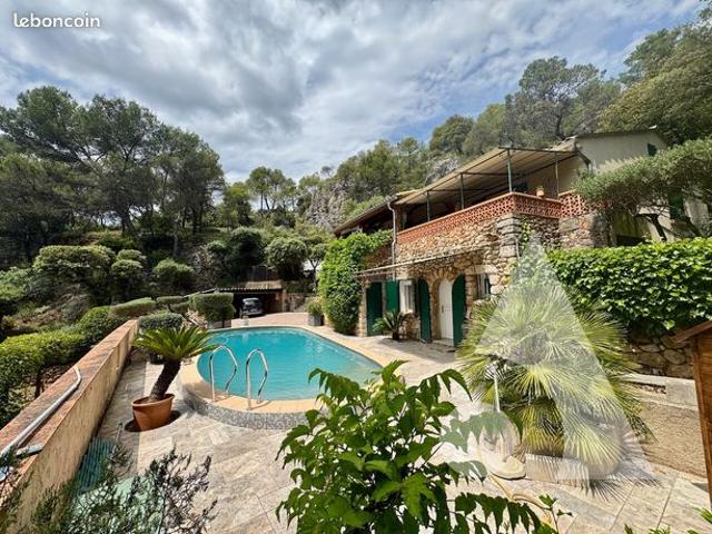 Propriété 4 pièces 148 m²