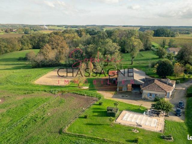 Propriété 4 pièces 140 m²