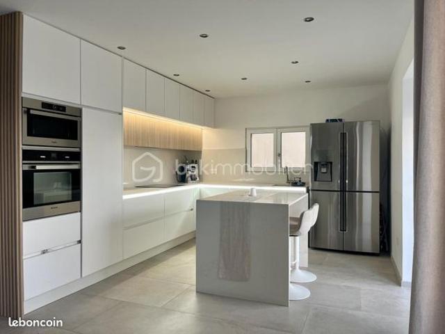 Propriété 4 pièces 140 m²