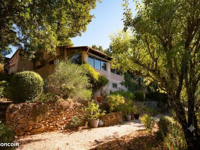 Propriété 4 pièces 140 m²