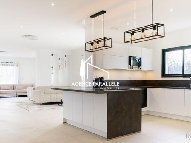 Propriété 4 pièces 140 m²
