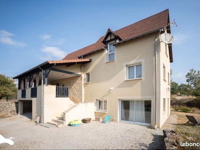 Propriété 4 pièces 141 m²