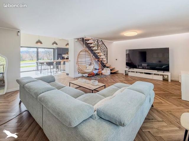 Propriété 4 pièces 141 m²