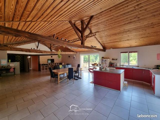 Propriété 4 pièces 155 m²