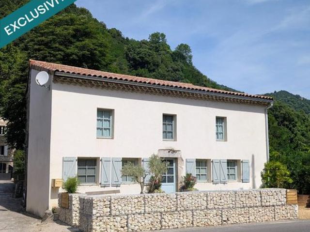 Propriété 4 pièces 156 m²