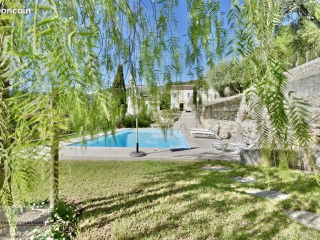 Propriété 4 pièces 159 m²