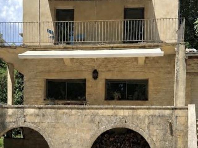 Propriété 4 pièces 165 m²