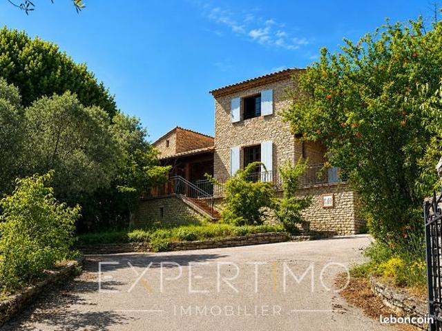 Propriété 4 pièces 163 m²