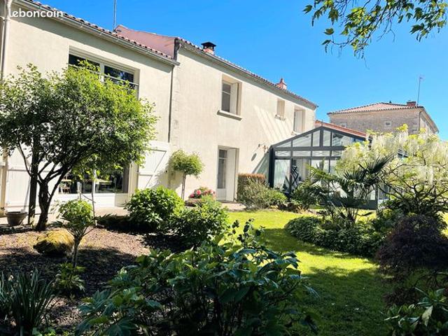 Propriété 4 pièces 174 m²