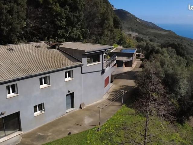 Propriété 4 pièces 175 m²