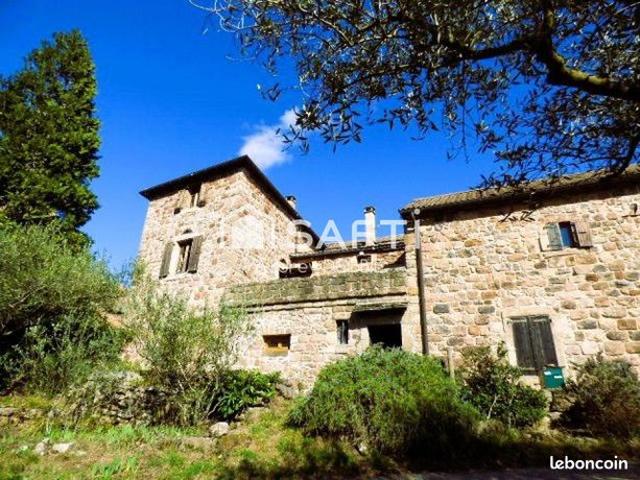 Propriété 4 pièces 177 m²