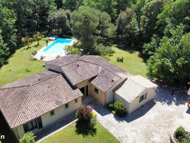 Propriété 4 pièces 178 m²