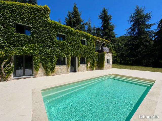 Propriété 4 pièces 170 m²