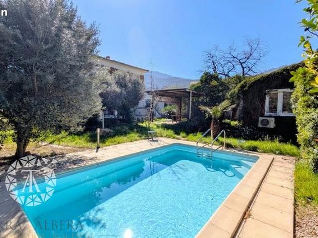 Propriété 6 pièces 170 m²