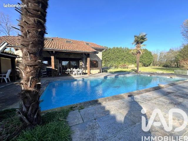Propriété 4 pièces 184 m²