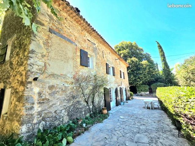 Propriété 4 pièces 180 m²