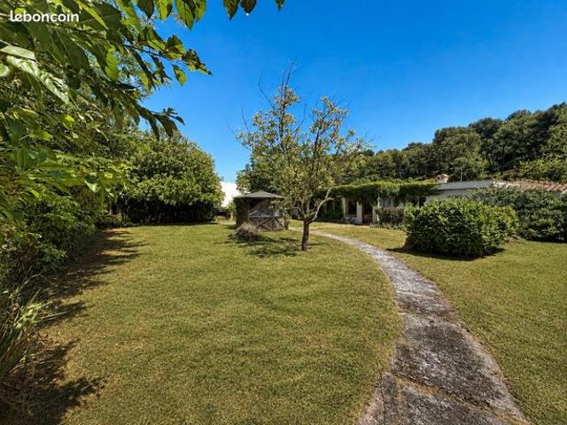 Propriété 4 pièces 180 m²