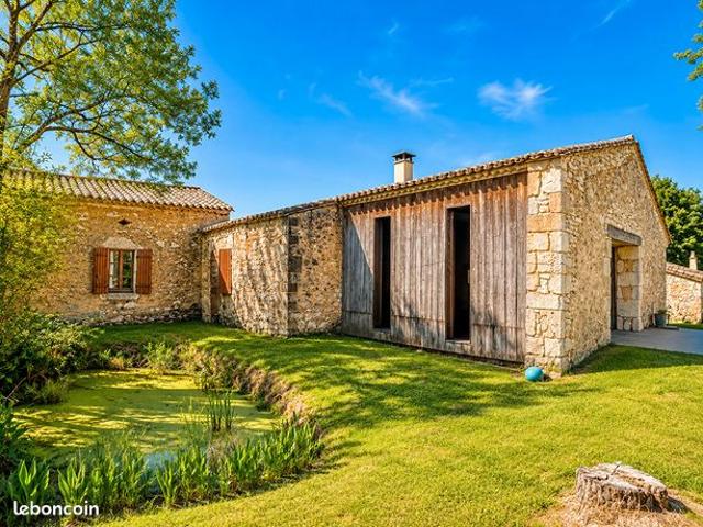 Propriété 4 pièces 196 m²