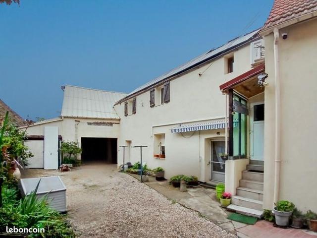 Propriété 4 pièces 218 m²