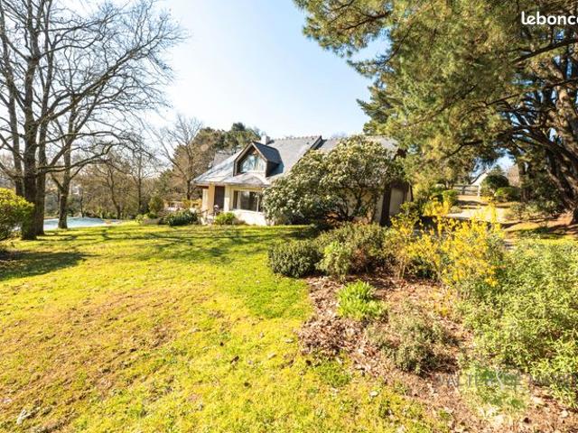 Propriété 4 pièces 235 m²