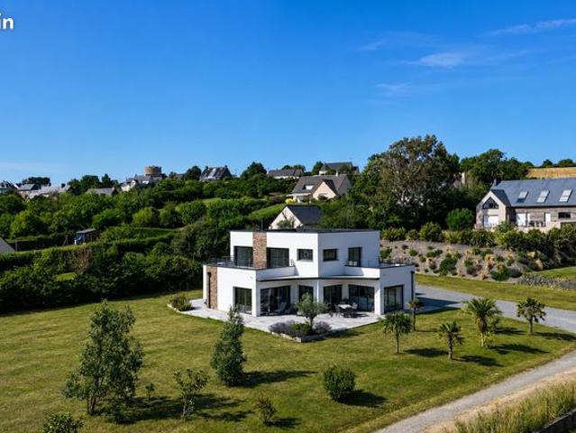Propriété 4 pièces 254 m²
